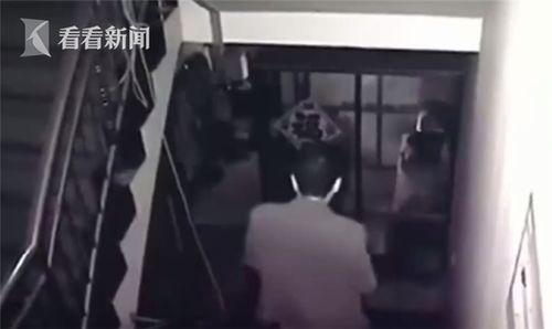 男子洗澡视频,揭秘男子洗澡的温馨瞬间