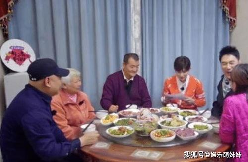 全家带凳子吃瓜金千金爆料了,全家带凳子吃瓜背后的故事